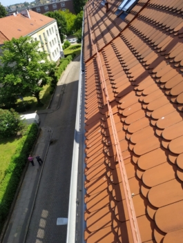 czysta-piekna-rynna-czerwony-dach-sonic-service