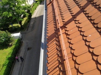 czysta-piekna-rynna-czerwony-dach-sonic-service